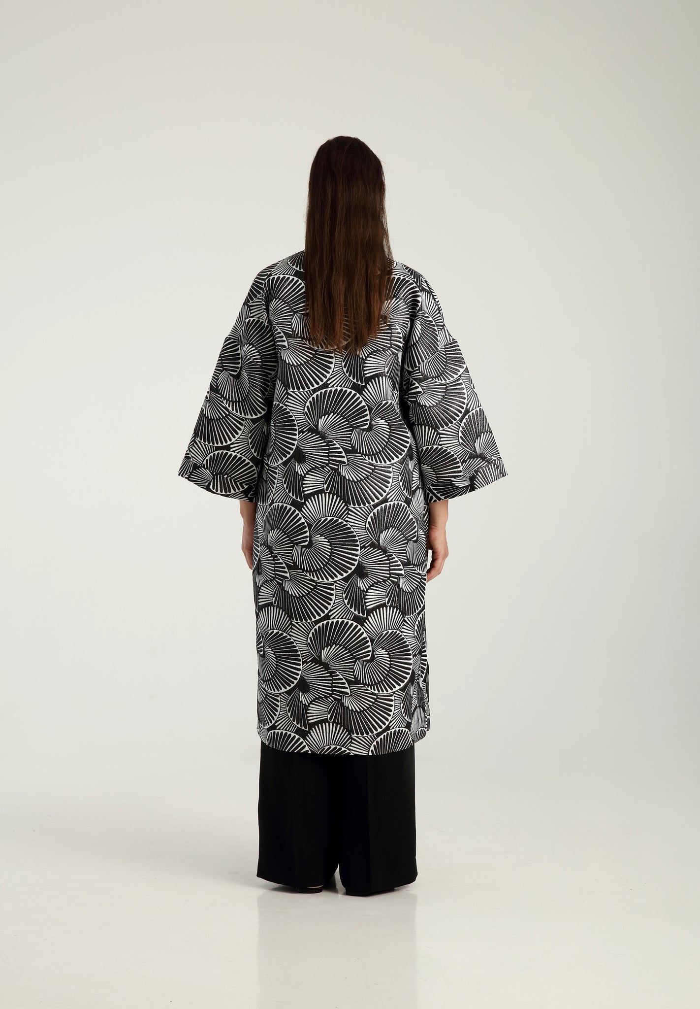 ASTORIA KIMONO WRAP JACKET - Black and white art deco